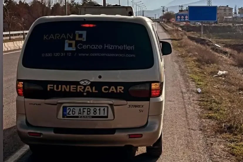 Karan Cenaze cenaze nakil aracı — şehirlerarası cenaze nakli yolda